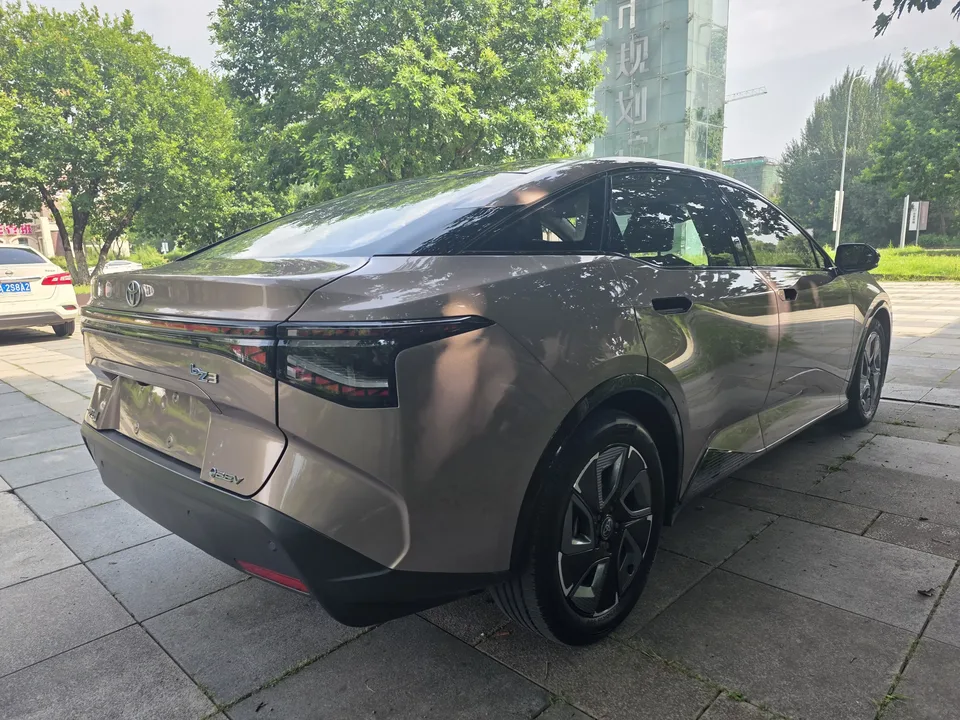 Toyota bZ3 Toyota bZ3 2023 Long battery life Premium 2023 — thumbnail 2