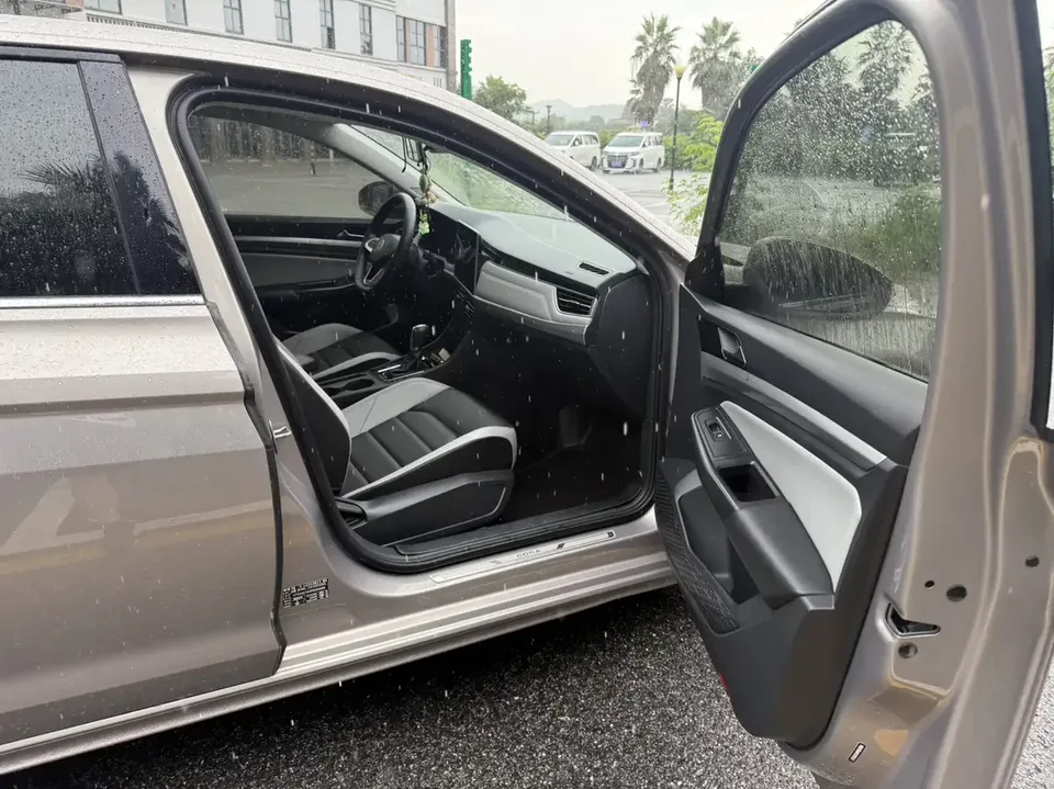 Volkswagen Bora Bora 2023 300TSI DSG Premium Edition 2023 — thumbnail 3