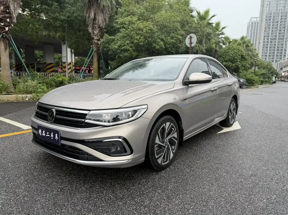 Volkswagen Bora Bora 2023 300TSI DSG Premium Edition 2023 — photo 1, buy with delivery to Moscow