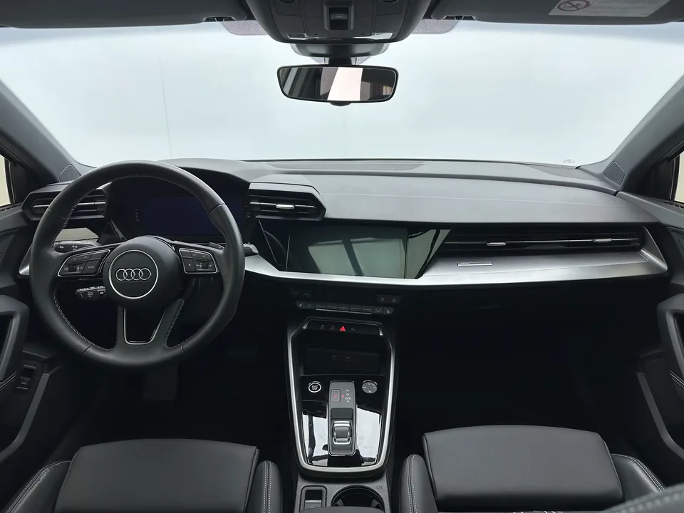 Audi A3 Audi A3 2023 Sportback 35 TFSI Stylish and sporty 2023 — thumbnail 4