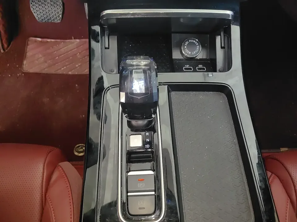 Jetour Jietu X70 PLUS Jietu X70 PLUS 2025 1.5T 6DCT Elite 5-seater 2025 — thumbnail 4