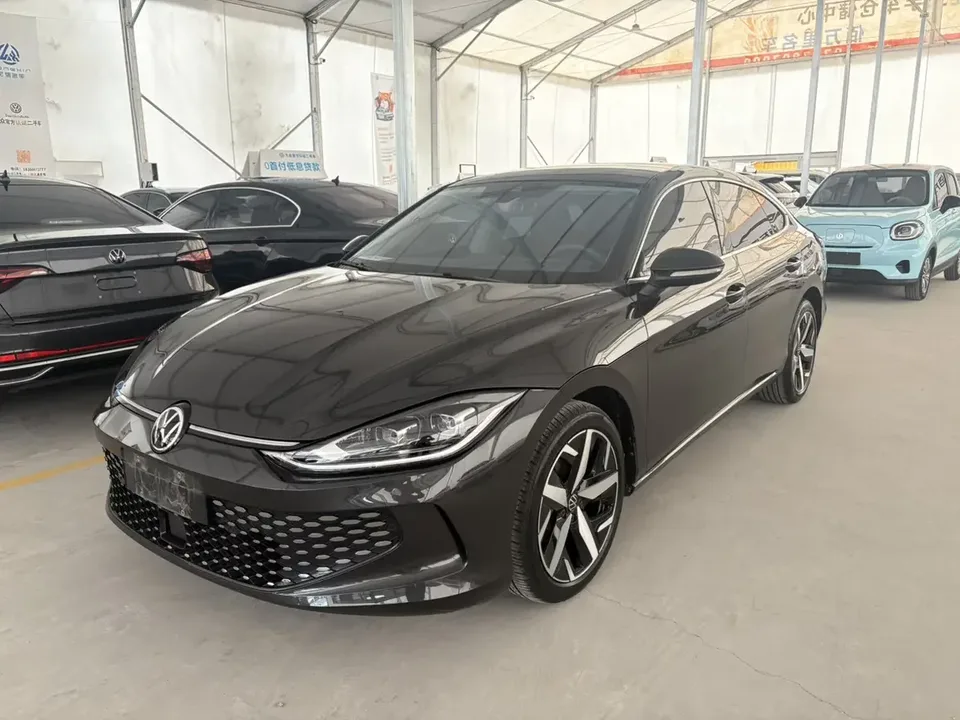 Volkswagen Lamando Lingdu 2025 Lingdu L 280TSI DSG Cool Edition 2024 — photo 1, buy with delivery to Moscow