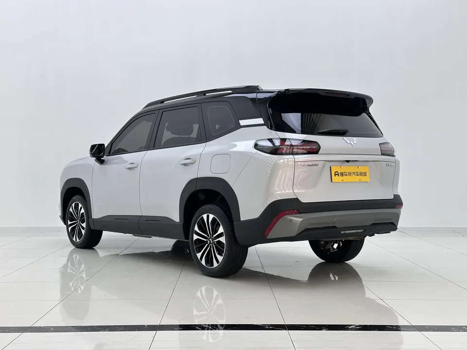 Wuling Starlight 560 PHEV Starlight 560 PHEV 2026 125km Luxury 2025 — миниатюра 2