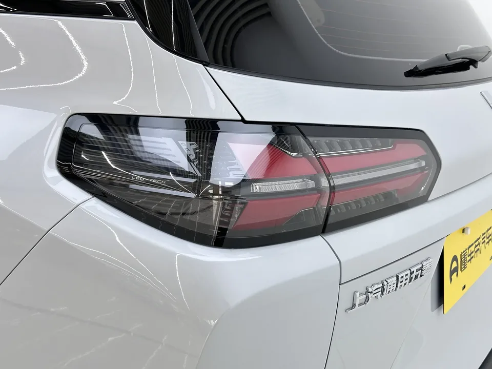 Wuling Starlight 560 PHEV Starlight 560 PHEV 2026 125km Luxury 2025 — миниатюра 4