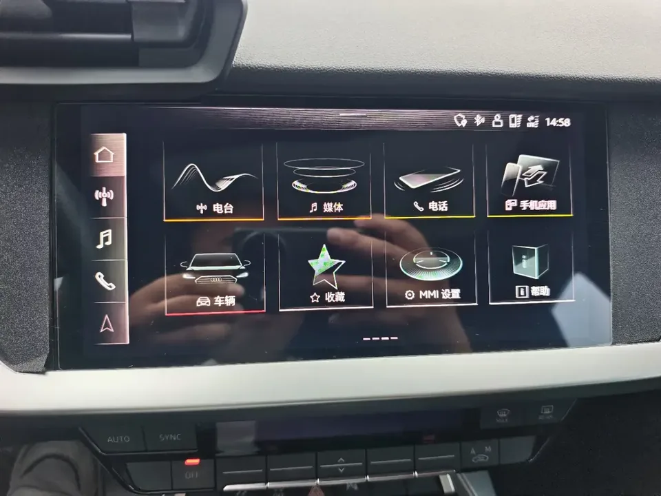 Audi A3 Audi A3 2022 Sportback 35 TFSI Stylish and sporty 2022 — thumbnail 3