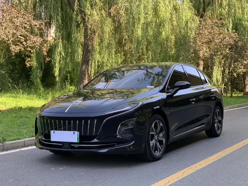 Hongqi E-QM5 Hongqi E-QM5 2023 Modified basic travel version 2023 — photo 1, buy with delivery to Moscow