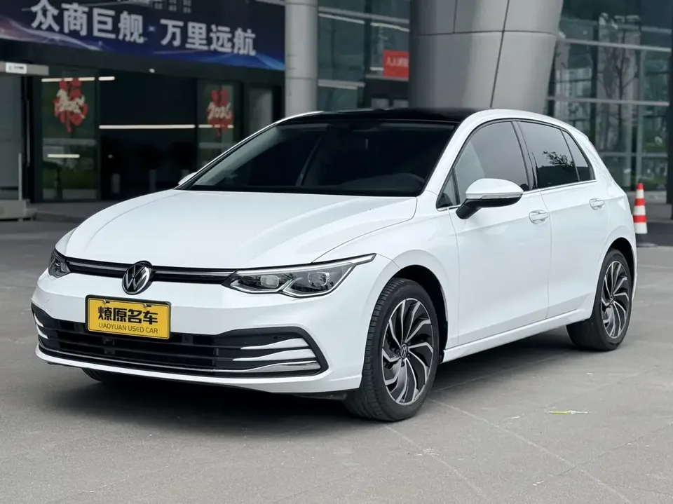 Volkswagen Golf golf 2023 280TSI DSG Pro 2024 — photo 1, buy with delivery to Moscow