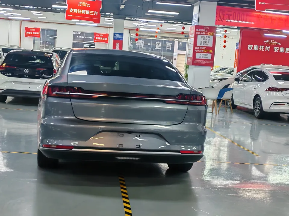 BYD Han DM Chinese DM 2022 DM-i 121KM Premium 2022 — thumbnail 2