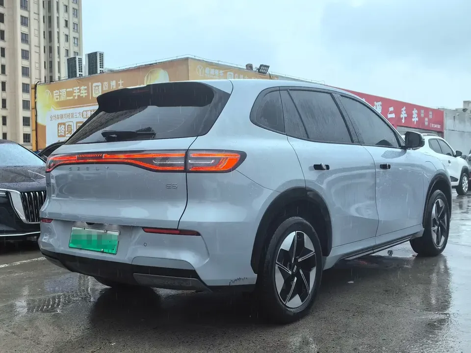 Geely Galaxy E5 Galaxy E5 2024 440km Departure Edition 2025 — миниатюра 4