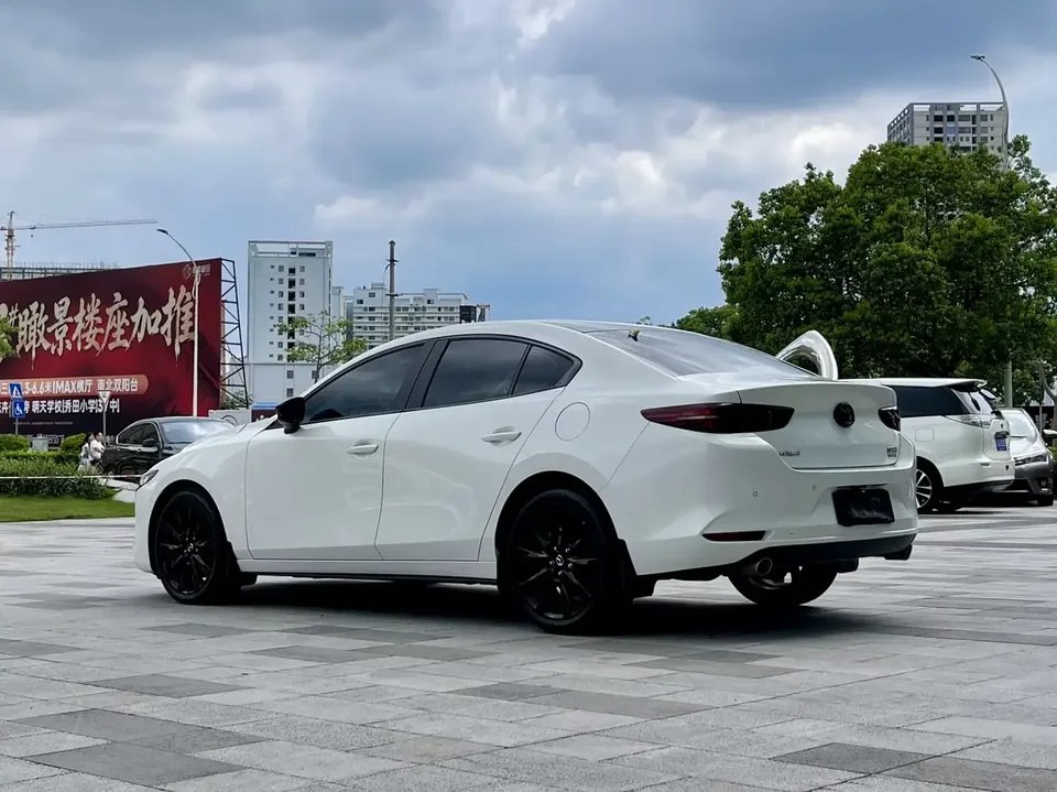 Mazda Axela Mazda3 Angkesela 2022 2.0L Automatic Premium Edition 2023 — thumbnail 2