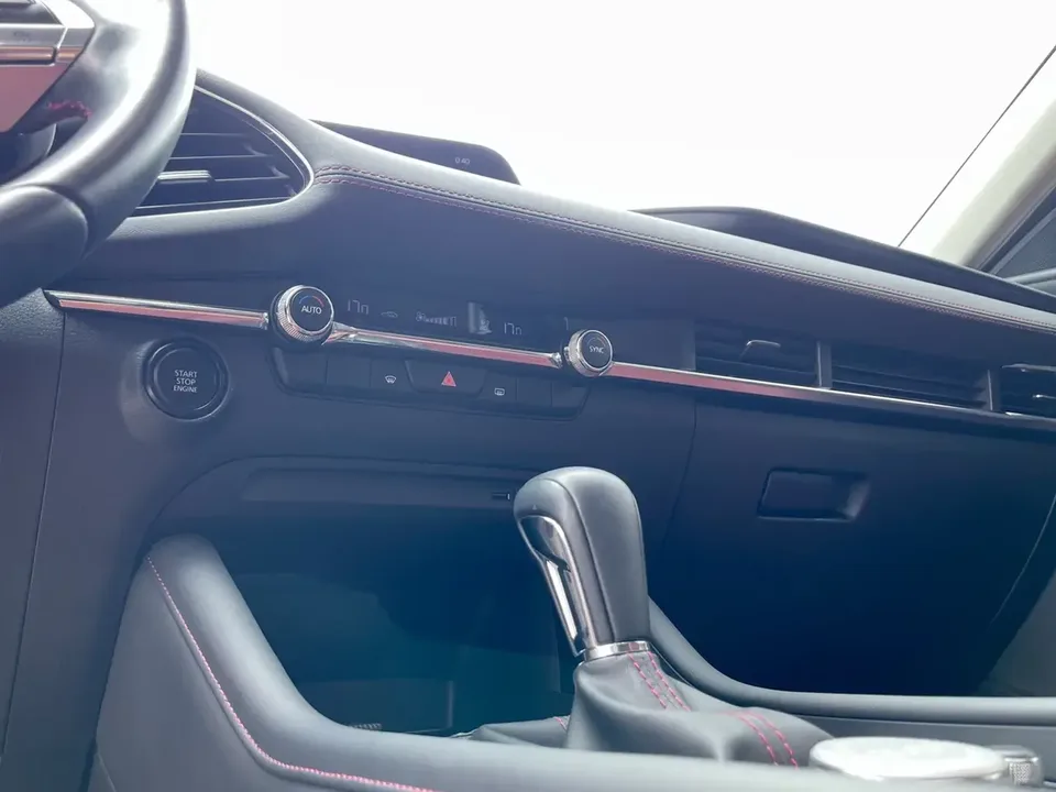 Mazda Axela Mazda3 Angkesela 2022 2.0L Automatic Premium Edition 2023 — thumbnail 3