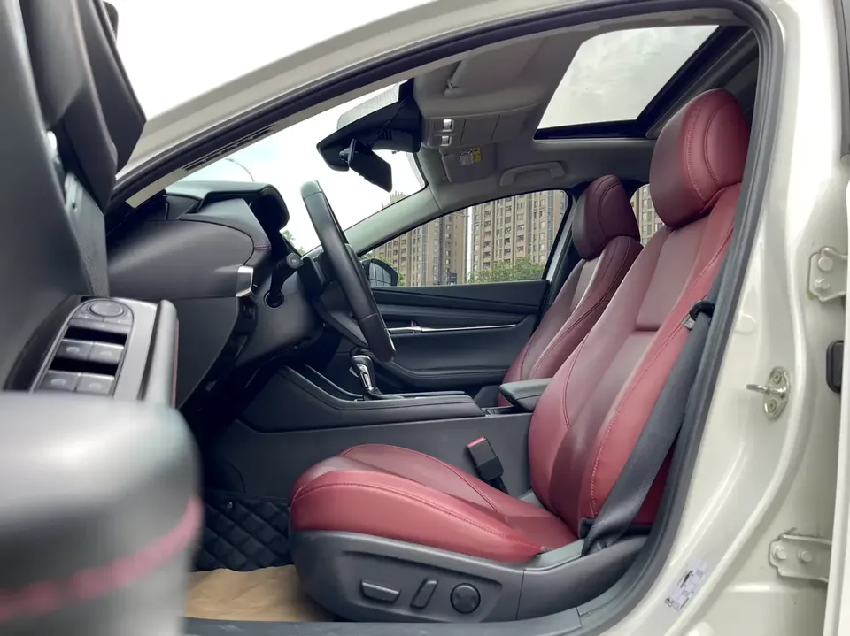 Mazda Axela Mazda3 Angkesela 2022 2.0L Automatic Premium Edition 2023 — thumbnail 4