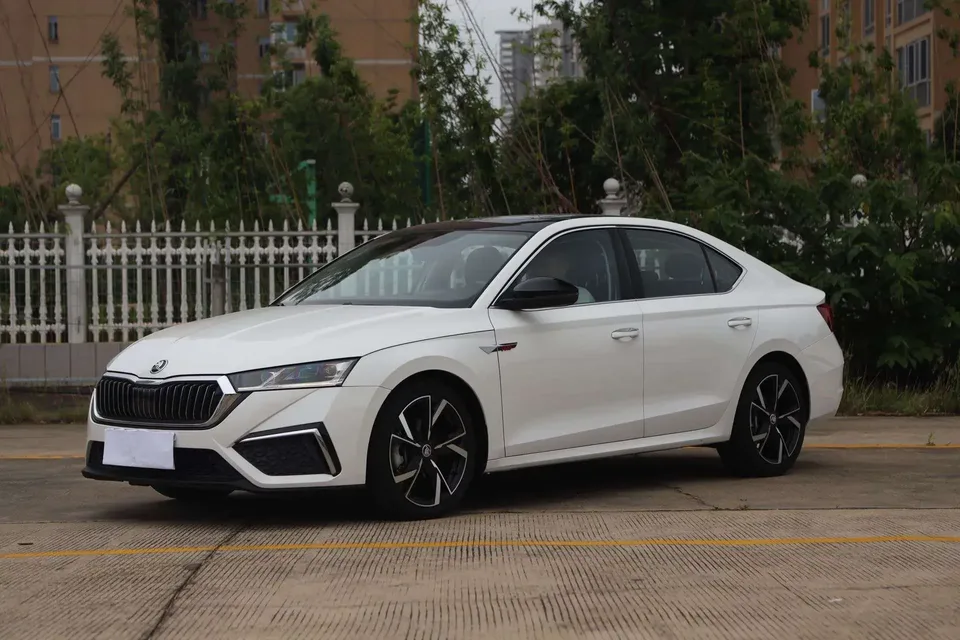 Skoda Octavia Octavia 2021 PRO TSI280 DSG Luxury Edition 2022 — photo 1, buy with delivery to Moscow