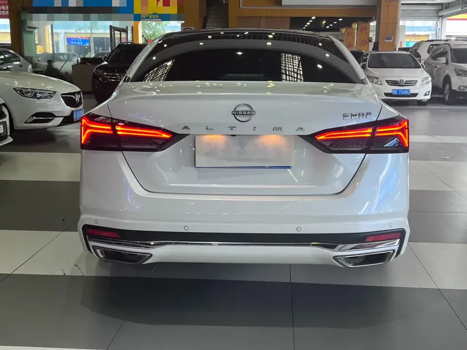 Nissan Altima Sound of nature 2022 2.0L XL-Upr Premium Edition 2024 — thumbnail 2