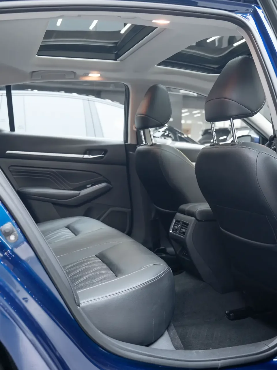 Nissan Altima Sound of nature 2022 2.0L XL-Upr Premium Edition 2022 — thumbnail 4