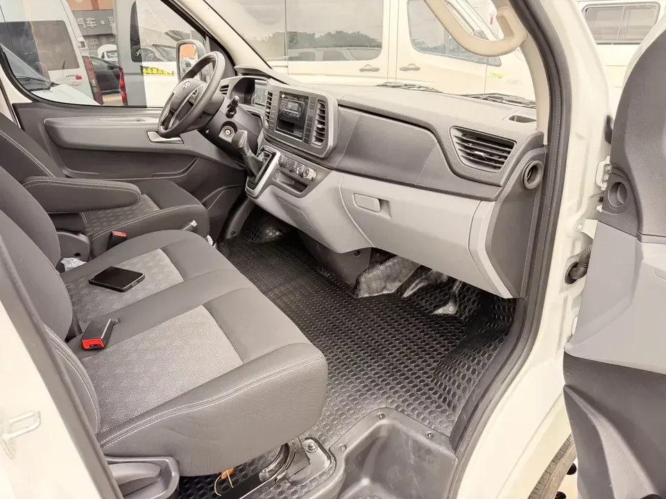 Datong Xintu V80 Xintu V80 2025 Modified value version 2.0T AMT Aoyuntong short wheelbase ultra-low roof 127Ps 5/6 seats 2025 — thumbnail 4
