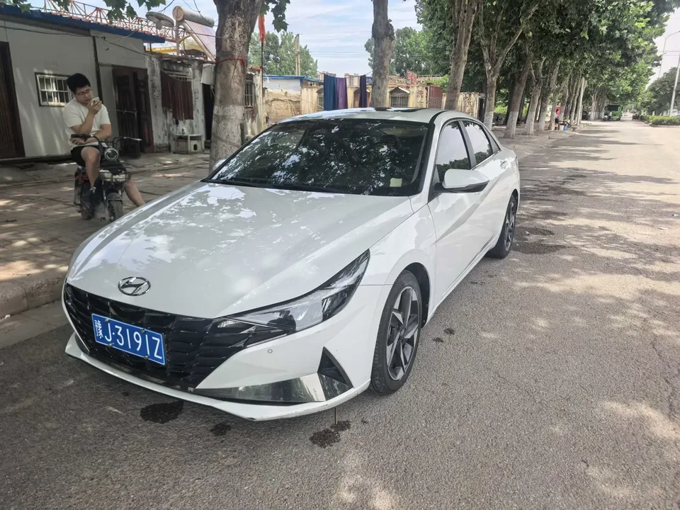Hyundai Elantra Elantra 2022 1.5L CVT LUX Premium Edition 2022 — photo 1, buy with delivery to Moscow