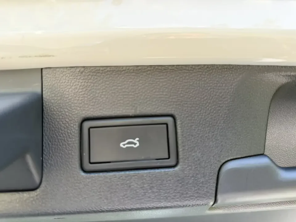 Volkswagen Lamando Lingdu 2023 Lingdu L 280TSI DSG Cool Edition 2023 — thumbnail 4