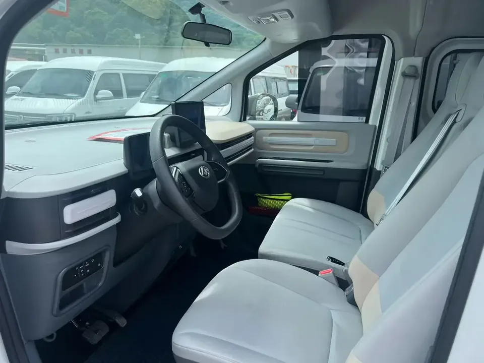 Datong Dana V1 Dana V1 2025 V1+ long wheelbase high roof multi-function version 62kWh 2025 — thumbnail 5