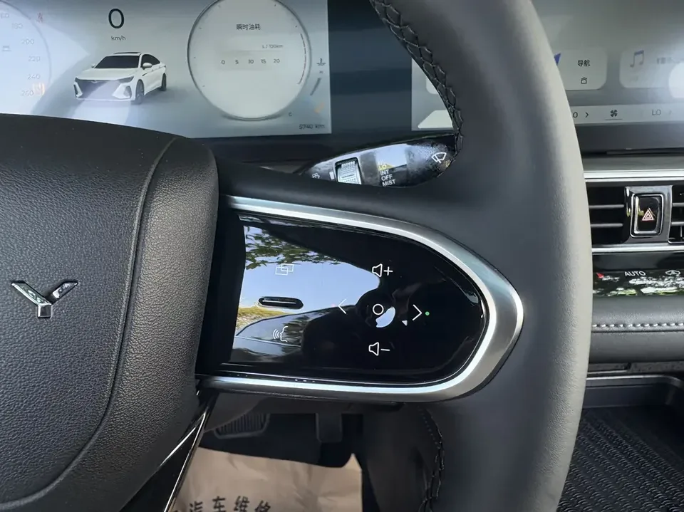 Chery Arrizo 8 Arrizo 8 2025 1.6TGDI DCT Intelligence 2025 — thumbnail 4