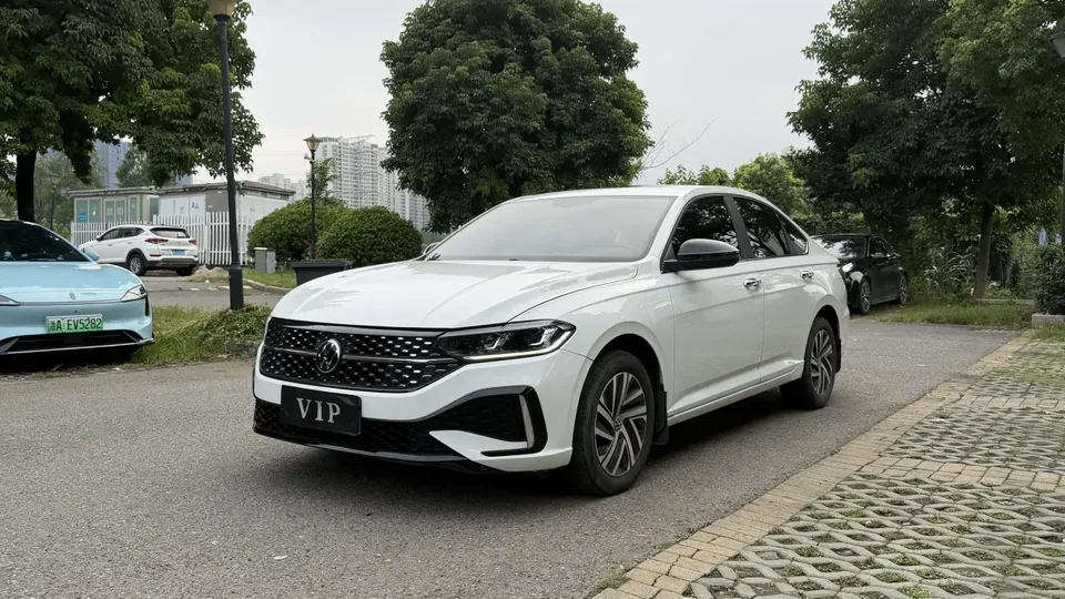 Volkswagen Lavida Lavida 2023 280TSI DSG Starry Sky Edition 2022 — photo 1, buy with delivery to Moscow
