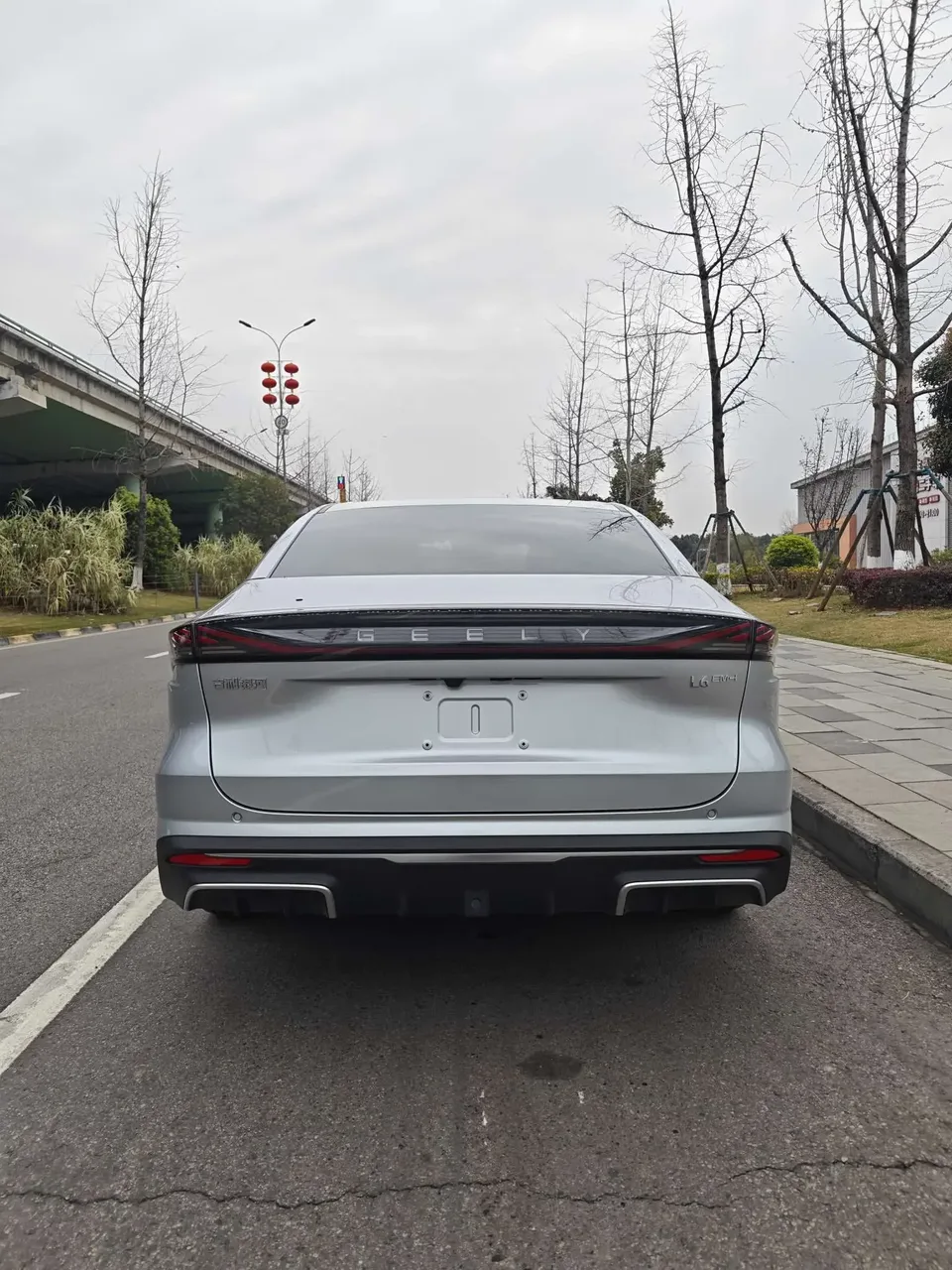 Geely Galaxy L6 Galaxy L6 2025 1.5 EM-i DHT 140KM Starship Edition 2025 — thumbnail 2