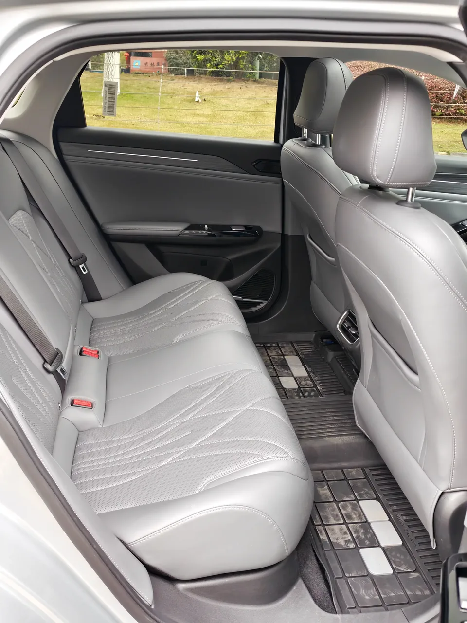Geely Galaxy L6 Galaxy L6 2025 1.5 EM-i DHT 140KM Starship Edition 2025 — thumbnail 3