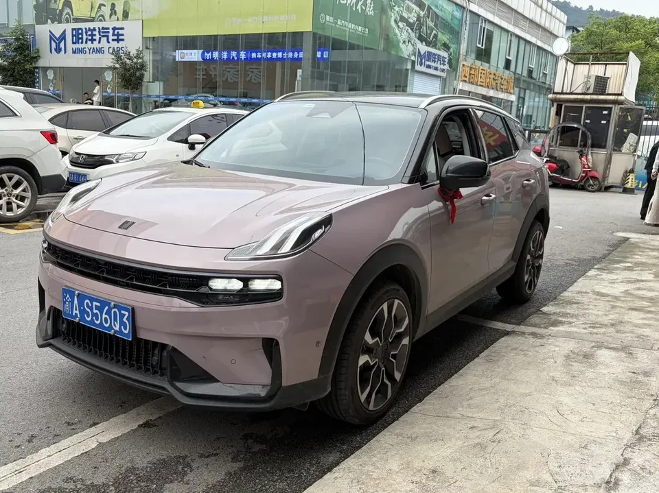 Lynk & Co 06 Lynk & Co 06 2023 Remix 1.5T Hero 2024 — photo 1, buy with delivery to Moscow