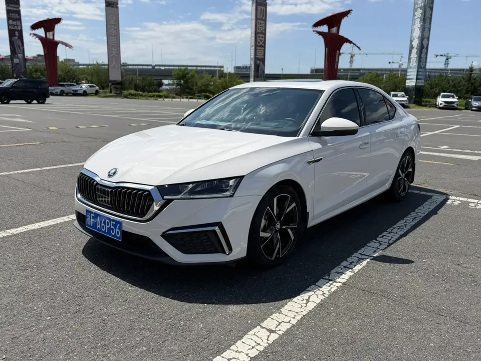 Skoda Octavia Octavia 2022 PRO TSI280 DSG Luxury Edition 2022 — photo 1, buy with delivery to Moscow