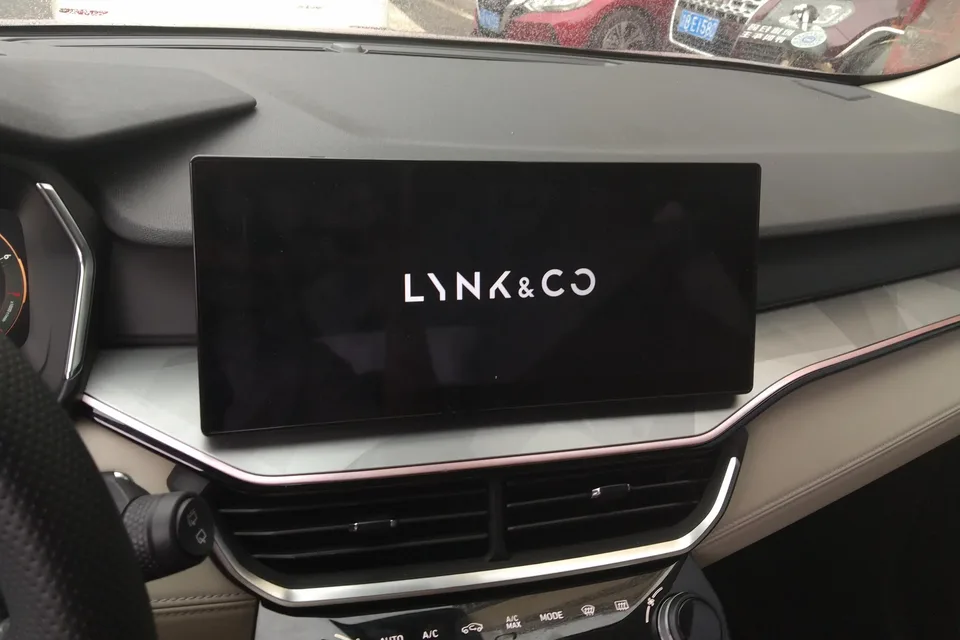 Lynk & Co 06 Lynk & Co 06 2023 Remix 1.5T Shero 2023 — thumbnail 3