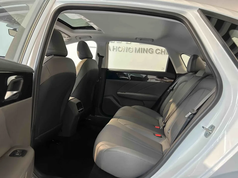 Roewe i6 Roewe i6 2026 1.5L Luxury Edition 2026 — миниатюра 3