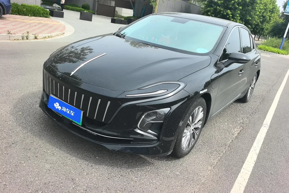 Hongqi E-QM5 Hongqi E-QM5 2024 500km travel version 100kW 2025 — photo 1, buy with delivery to Moscow