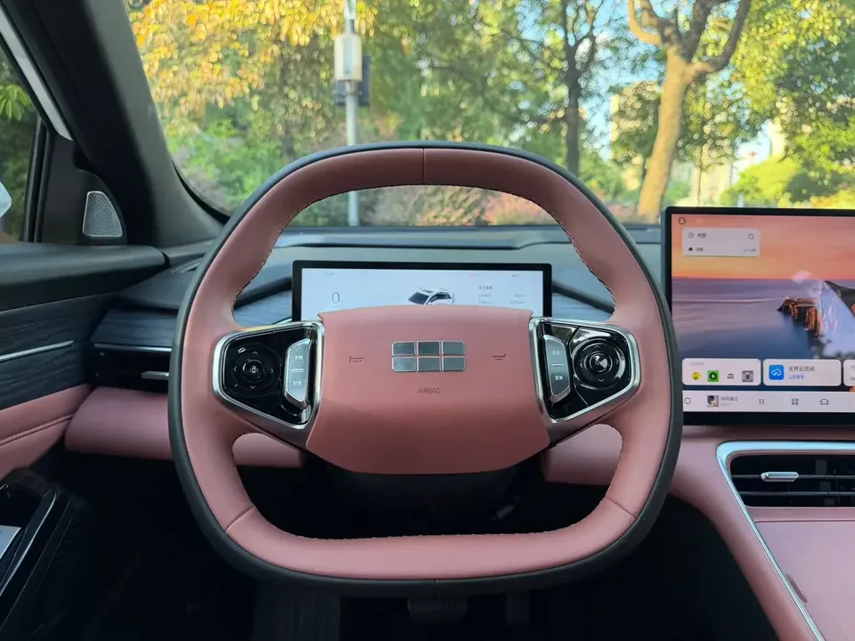 Geely Galaxy L6 Galaxy L6 2025 1.5 EM-i DHT 140KM Exploration+ Edition 2025 — thumbnail 4