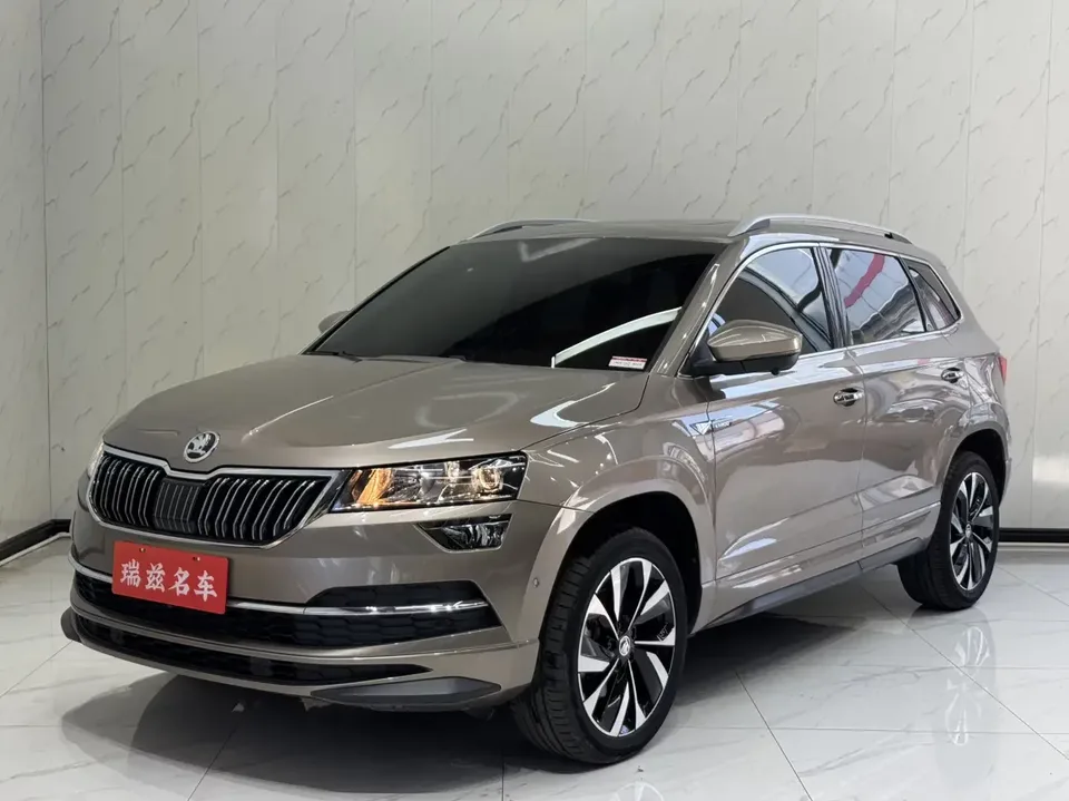 Skoda Karoq Korok 2022 TSI280 Luxury Edition 2022 — photo 1, buy with delivery to Moscow