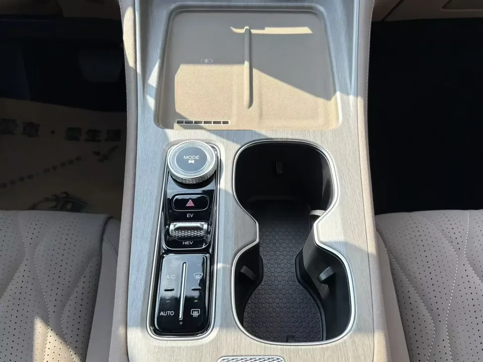 Chery Fengyun T8 Fengyun T8 2025 1.5T 130km Premium Edition 2025 — thumbnail 4