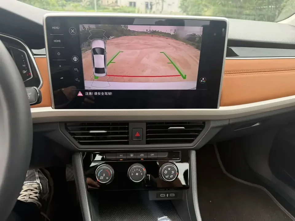 Volkswagen Bora Bora 2024 200TSI DSG Joy Travel PRO Edition 2024 — thumbnail 3