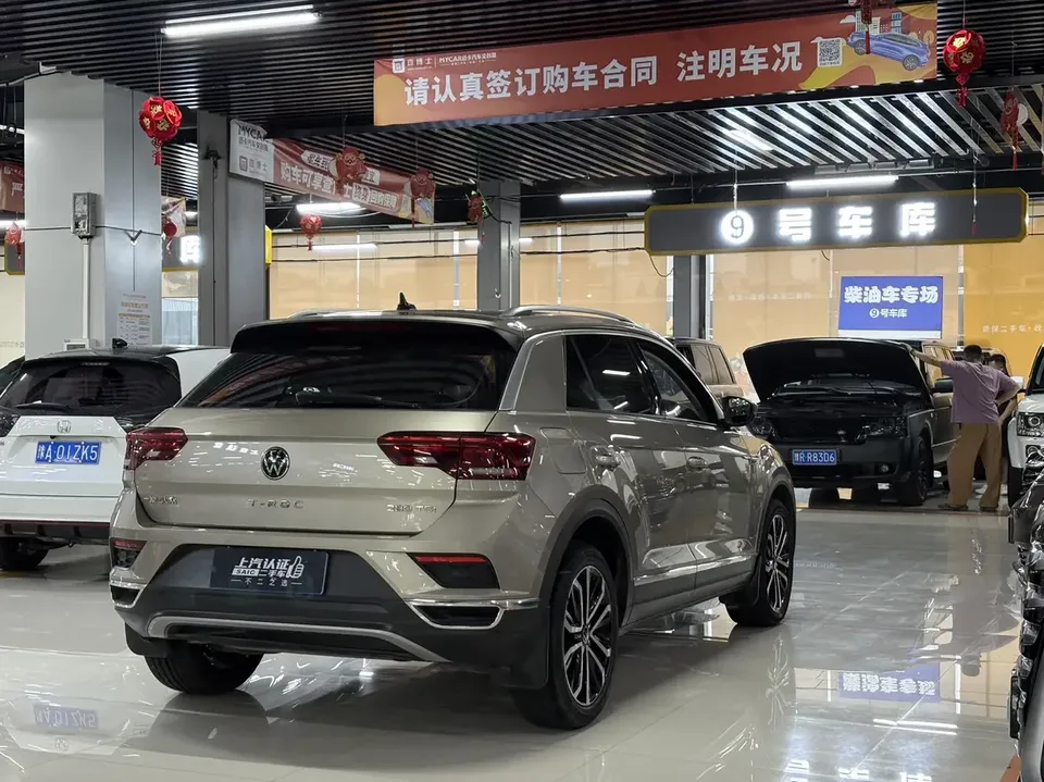 Volkswagen T-Roc TANG 2022 280TSI DSG 2WD Comfort PLUS 2022 — миниатюра 2