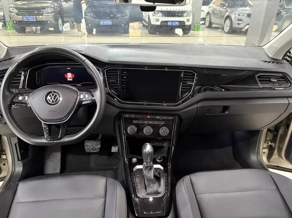 Volkswagen T-Roc TANG 2022 280TSI DSG 2WD Comfort PLUS 2022 — миниатюра 4