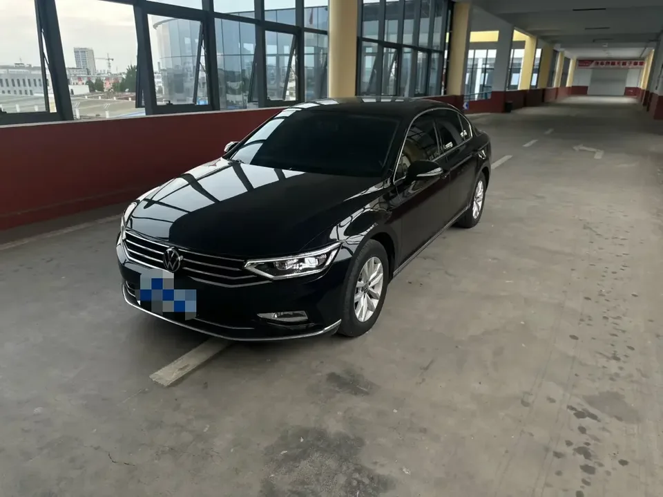 Volkswagen Magotan Magotan 2020 280TSI DSG Comfort 2023 — photo 1, buy with delivery to Moscow