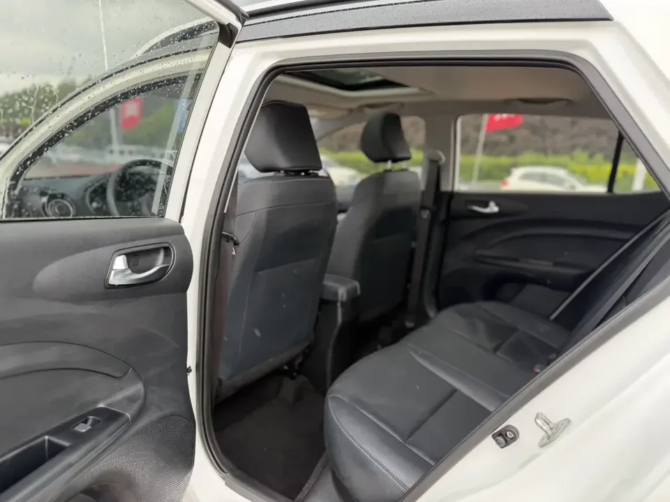 Kia KX1 Yipao 2021 Modified 1.4L CVT Sunroof Model 2022 — thumbnail 3