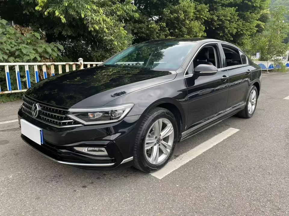 Volkswagen Magotan Magotan 2023 2 millionth anniversary edition 280TSI DSG comfort model 2024 — photo 1, buy with delivery to Moscow