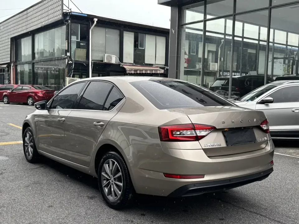 Skoda Octavia Octavia 2021 1.5L Automatic Comfort Edition 2022 — thumbnail 4
