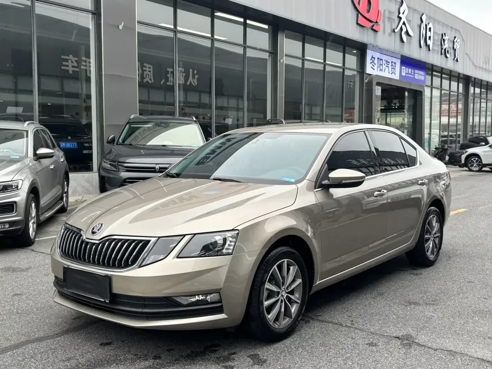 Skoda Octavia Octavia 2021 1.5L Automatic Comfort Edition 2022 — photo 1, buy with delivery to Moscow