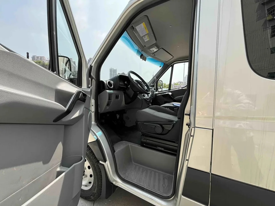 Jiangxi Xing Rui Xing Rui 2024 2.0T manual mid-axle low-top free-running version 5/6/7 seats 2025 — thumbnail 3