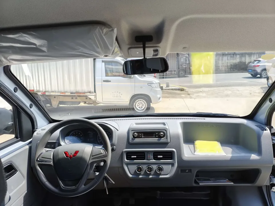 Wuling Yangguang Wuling Yangguang 2025 400km Comfortable 6-seater Coach 2026 — миниатюра 3
