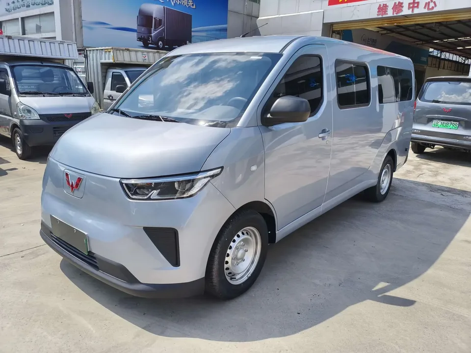 Wuling Yangguang Wuling Yangguang 2025 400km Comfortable 6-seater Coach 2026 — фото 1, купить с доставкой в Москву