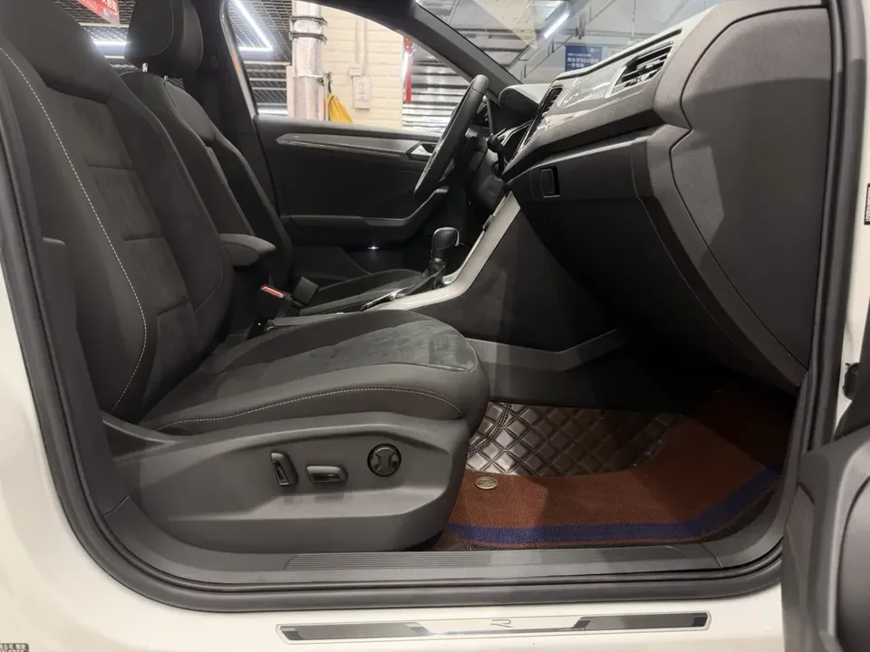 Volkswagen T-Roc TANG 2022 280TSI DSG 2WD R-Line Pro PLUS 2022 — thumbnail 4