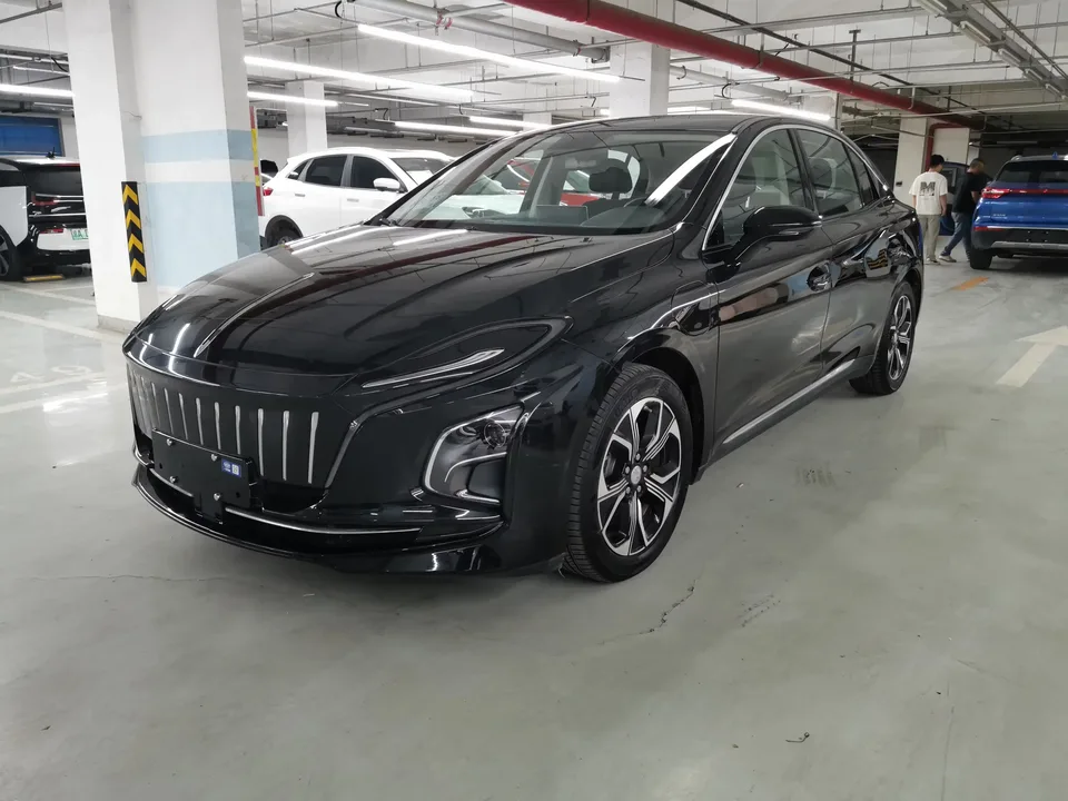Hongqi E-QM5 Hongqi E-QM5 2023 Second facelift basic travel version 2023 — photo 1, buy with delivery to Moscow