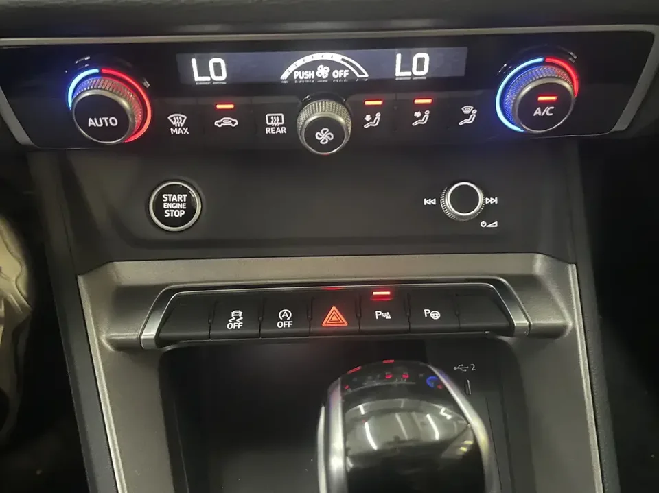 Audi Q3 Audi Q3 2022 35 TFSI Stylish Dynamic 2022 — thumbnail 3