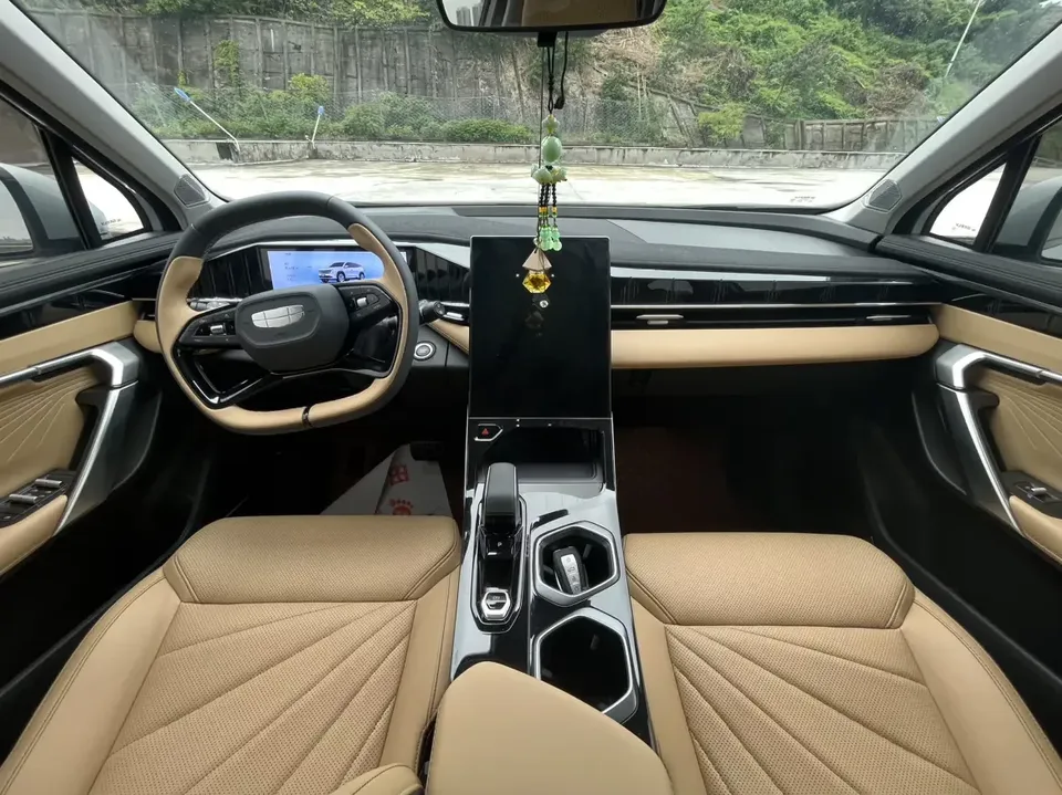 Geely Atlas L Boyue L 2023 1.5TD DCT Premium 2023 — thumbnail 3